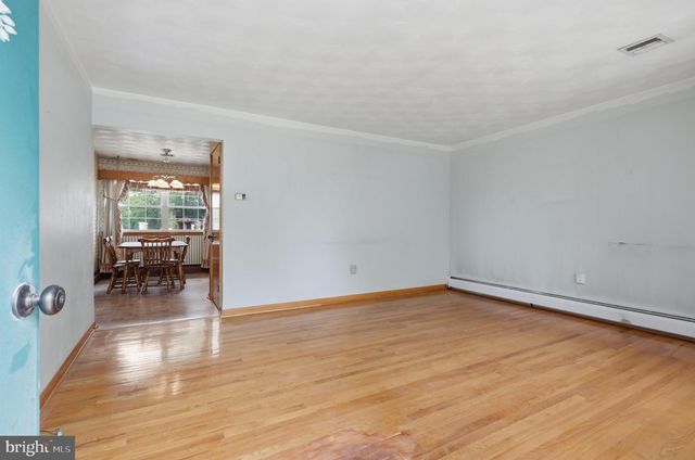 5893 AMBAU RD, Spring Grove, PA 17362