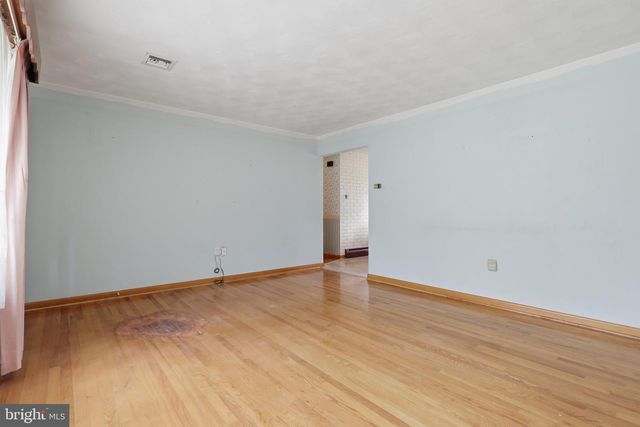 5893 AMBAU RD, Spring Grove, PA 17362