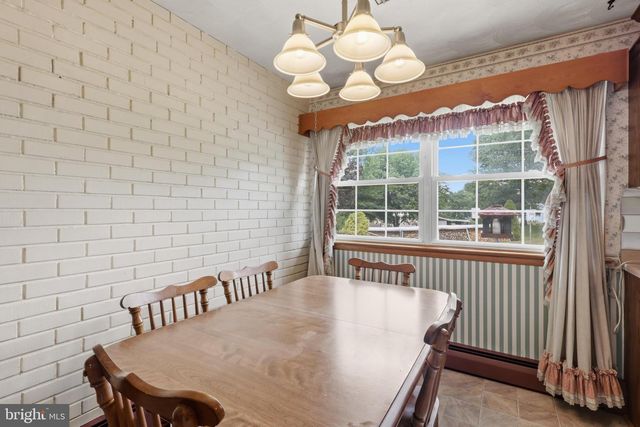5893 AMBAU RD, Spring Grove, PA 17362