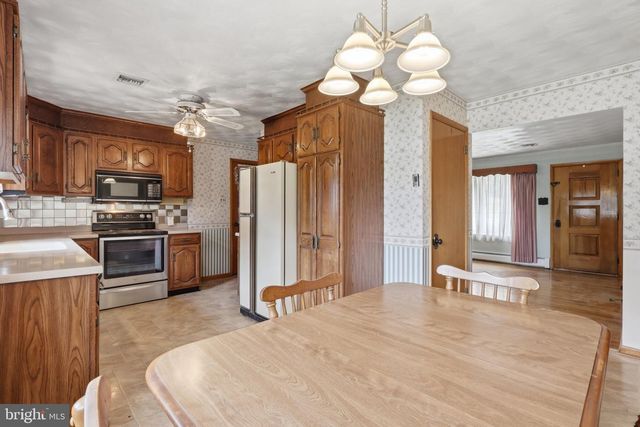 5893 AMBAU RD, Spring Grove, PA 17362