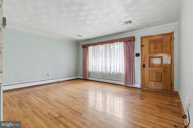 5893 AMBAU RD, Spring Grove, PA 17362