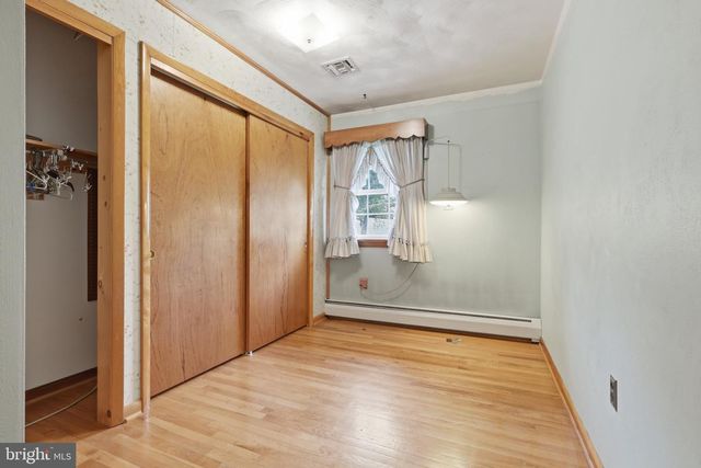5893 AMBAU RD, Spring Grove, PA 17362