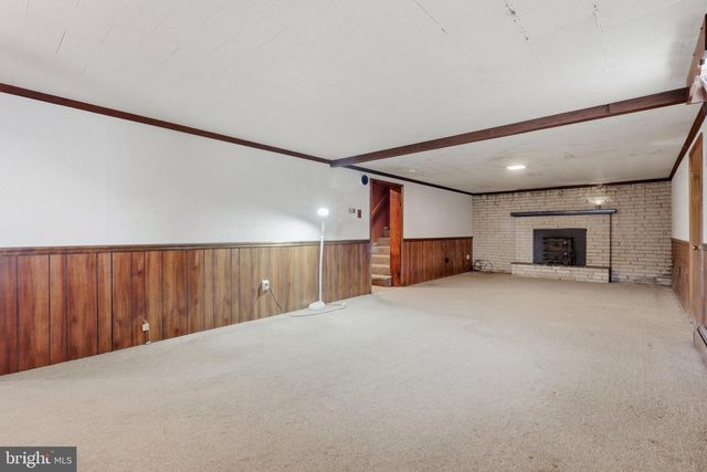 5893 AMBAU RD, Spring Grove, PA 17362