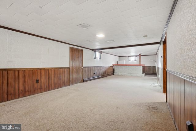 5893 AMBAU RD, Spring Grove, PA 17362
