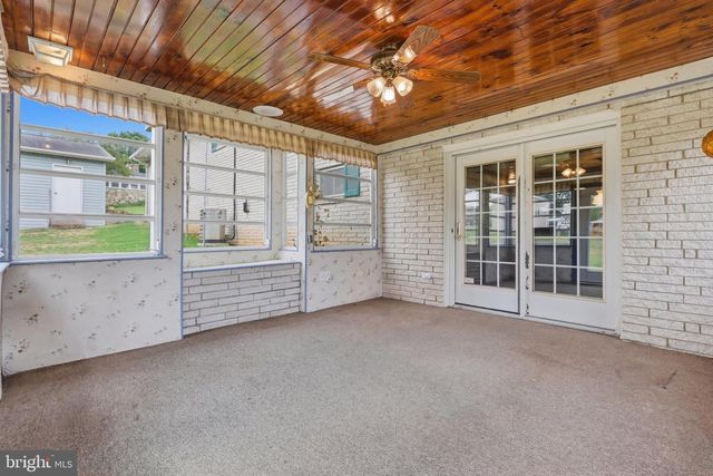 5893 AMBAU RD, Spring Grove, PA 17362