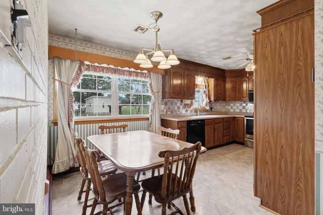 5893 AMBAU RD, Spring Grove, PA 17362