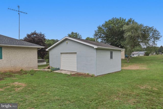 5893 AMBAU RD, Spring Grove, PA 17362
