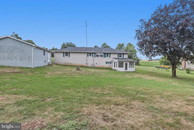 5893 AMBAU RD, Spring Grove, PA 17362