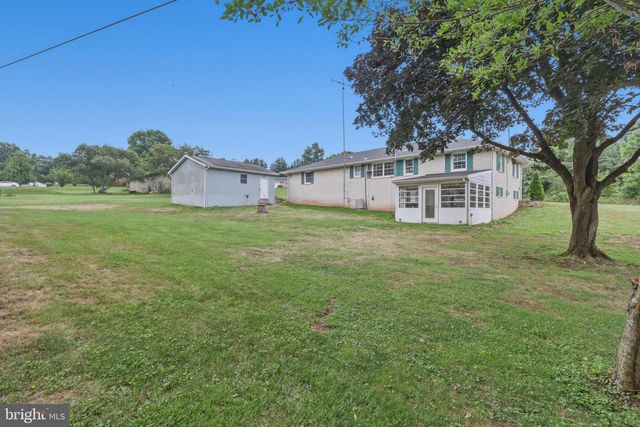 5893 AMBAU RD, Spring Grove, PA 17362