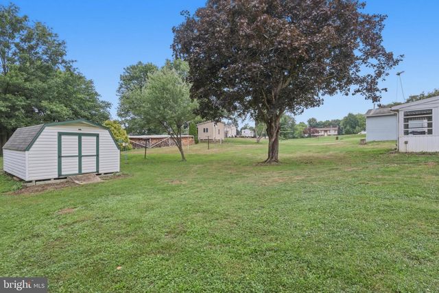5893 AMBAU RD, Spring Grove, PA 17362