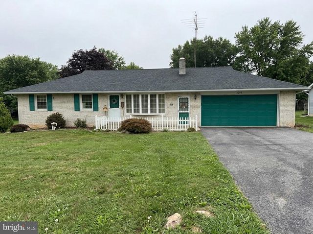 5893 AMBAU RD, Spring Grove, PA 17362