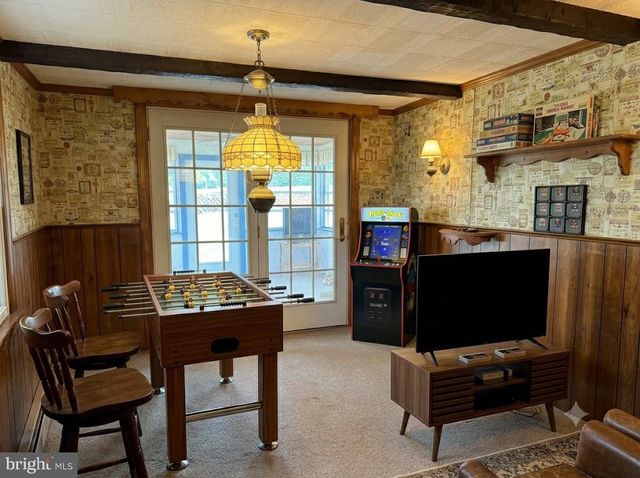 5893 AMBAU RD, Spring Grove, PA 17362