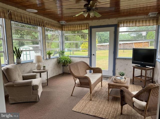 5893 AMBAU RD, Spring Grove, PA 17362