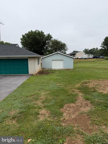 5893 AMBAU RD, Spring Grove, PA 17362