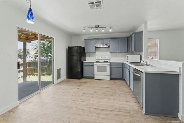 5543 Christina Path, San Antonio, TX 78247