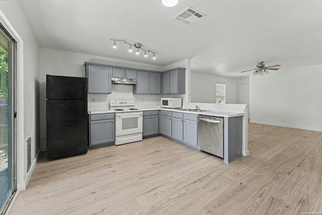 5543 Christina Path, San Antonio, TX 78247