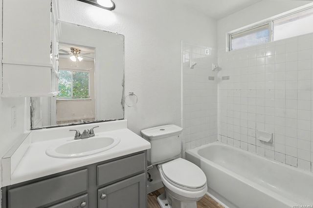 5543 Christina Path, San Antonio, TX 78247
