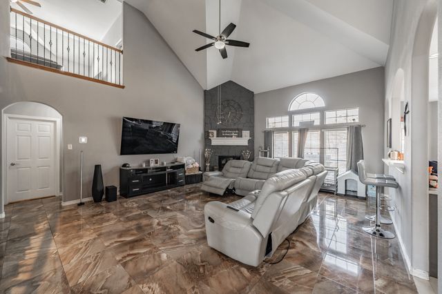 5243 W Cove Way, Grand Prairie, TX 75052