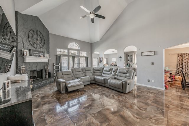 5243 W Cove Way, Grand Prairie, TX 75052