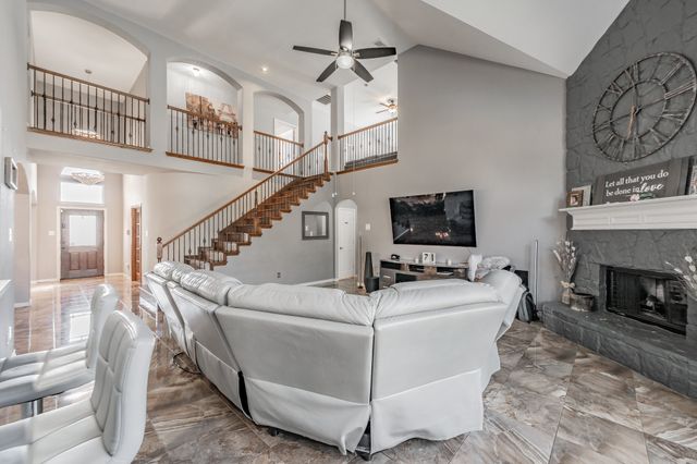 5243 W Cove Way, Grand Prairie, TX 75052