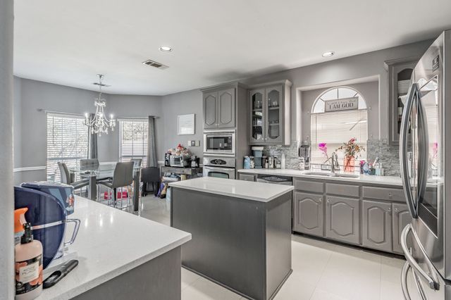 5243 W Cove Way, Grand Prairie, TX 75052