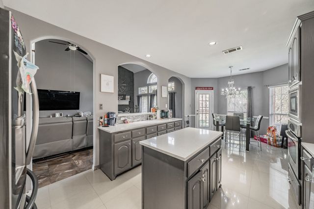 5243 W Cove Way, Grand Prairie, TX 75052