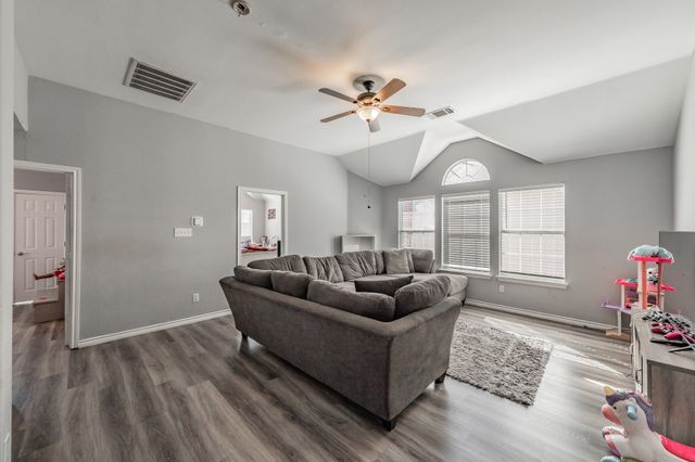 5243 W Cove Way, Grand Prairie, TX 75052