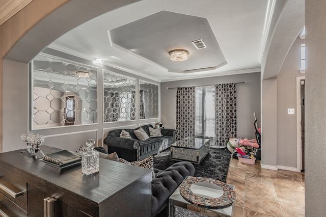 5243 W Cove Way, Grand Prairie, TX 75052