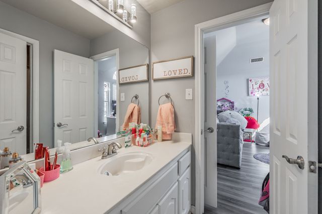 5243 W Cove Way, Grand Prairie, TX 75052