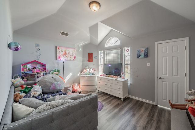 5243 W Cove Way, Grand Prairie, TX 75052