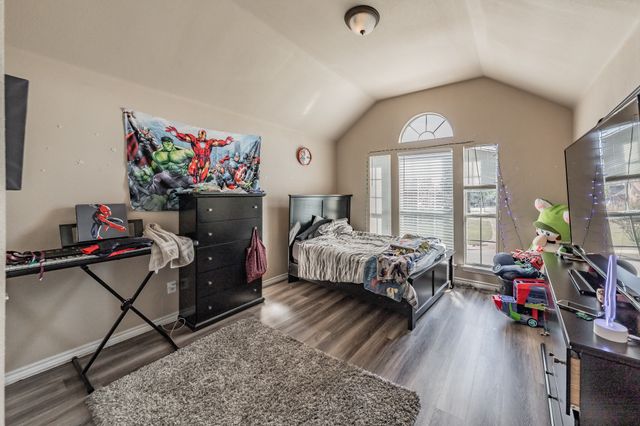 5243 W Cove Way, Grand Prairie, TX 75052