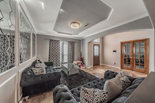 5243 W Cove Way, Grand Prairie, TX 75052