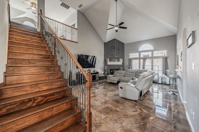 5243 W Cove Way, Grand Prairie, TX 75052