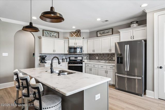 3941 Summer Pointe Drive, Olive Branch, MS 38654