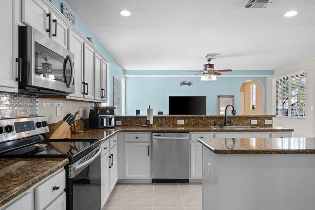 13990 SW 274th Ter, Homestead, FL 33032