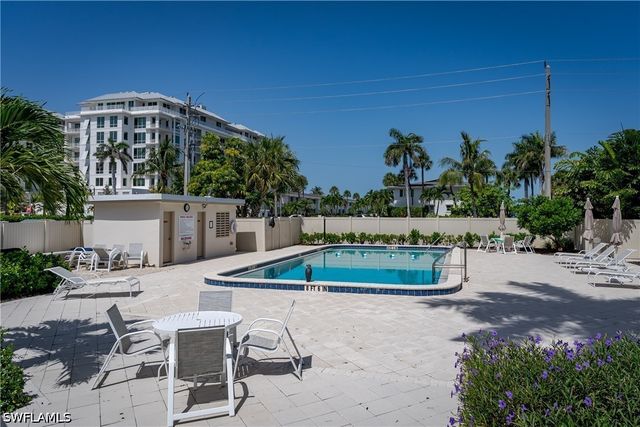 1100 Gulf Shore BLVD N 306, Naples, FL 34102
