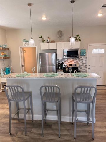 1401 12th Street, Galveston, TX 77550