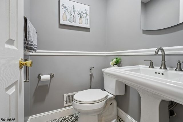 62 Blackburne Ter, West Orange Twp., NJ 07052
