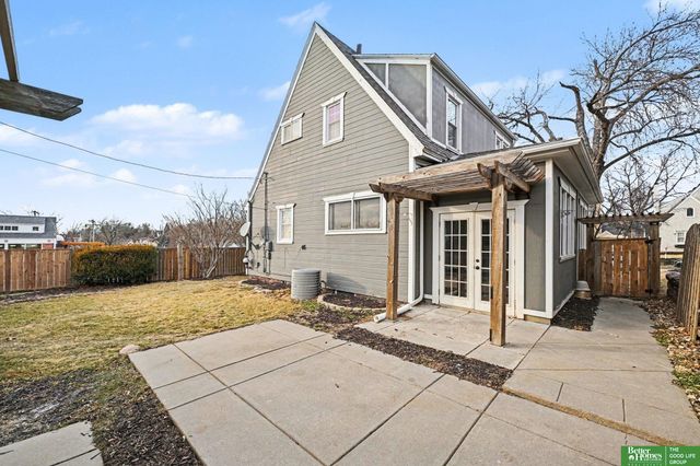 5855 William Street, Omaha, NE 68106