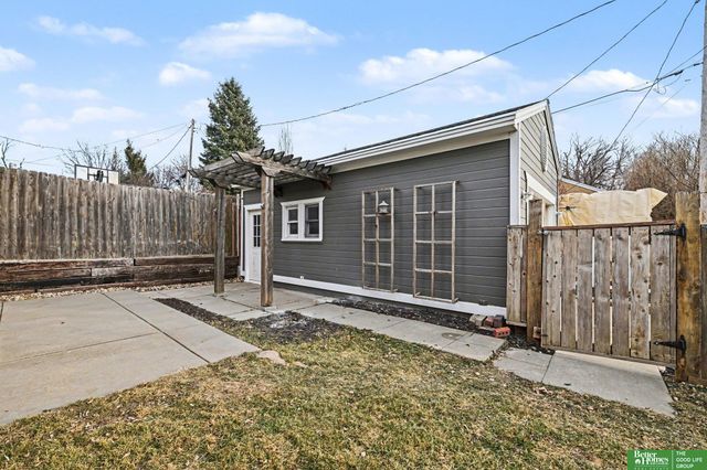 5855 William Street, Omaha, NE 68106