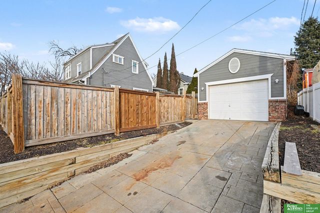 5855 William Street, Omaha, NE 68106