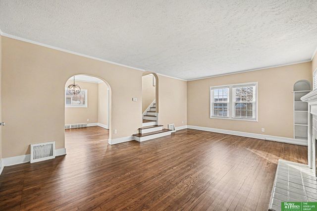 5855 William Street, Omaha, NE 68106