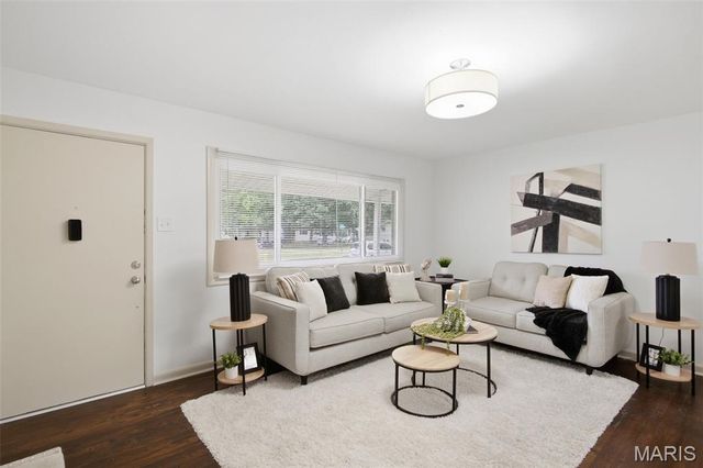 1110 Hallwood Drive, Florissant, MO 63033