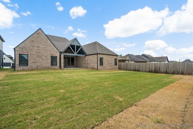 5809 E 126th Place S, Tulsa, OK 74008