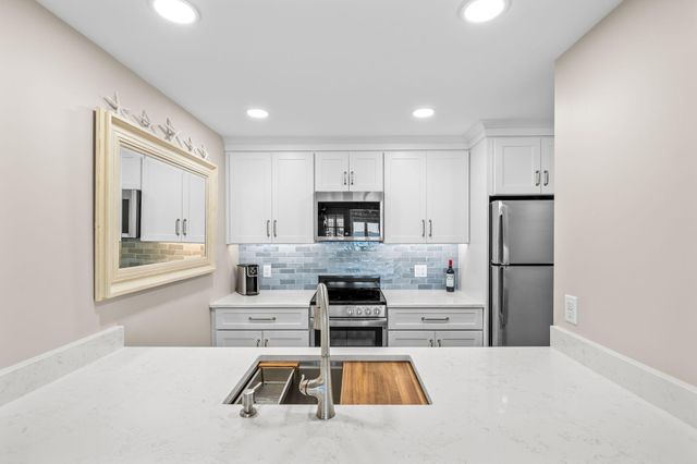 26 Vineyard View Lane UNIT 26, Mashpee, MA 02649