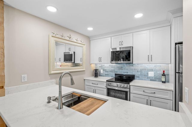 26 Vineyard View Lane UNIT 26, Mashpee, MA 02649