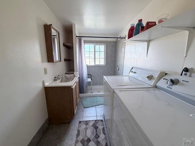 1055 3rd St, Penrose, CO 81240
