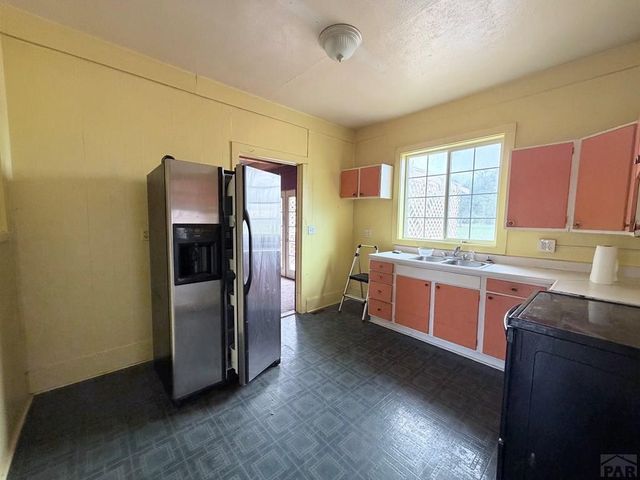 1055 3rd St, Penrose, CO 81240