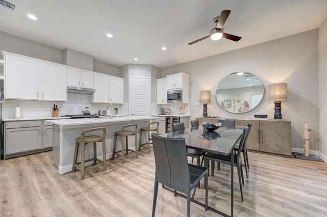 911 W 35th Street D, Houston, TX 77018