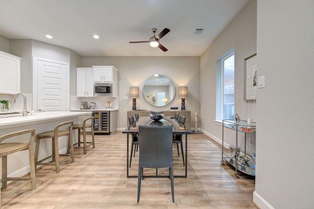 911 W 35th Street D, Houston, TX 77018